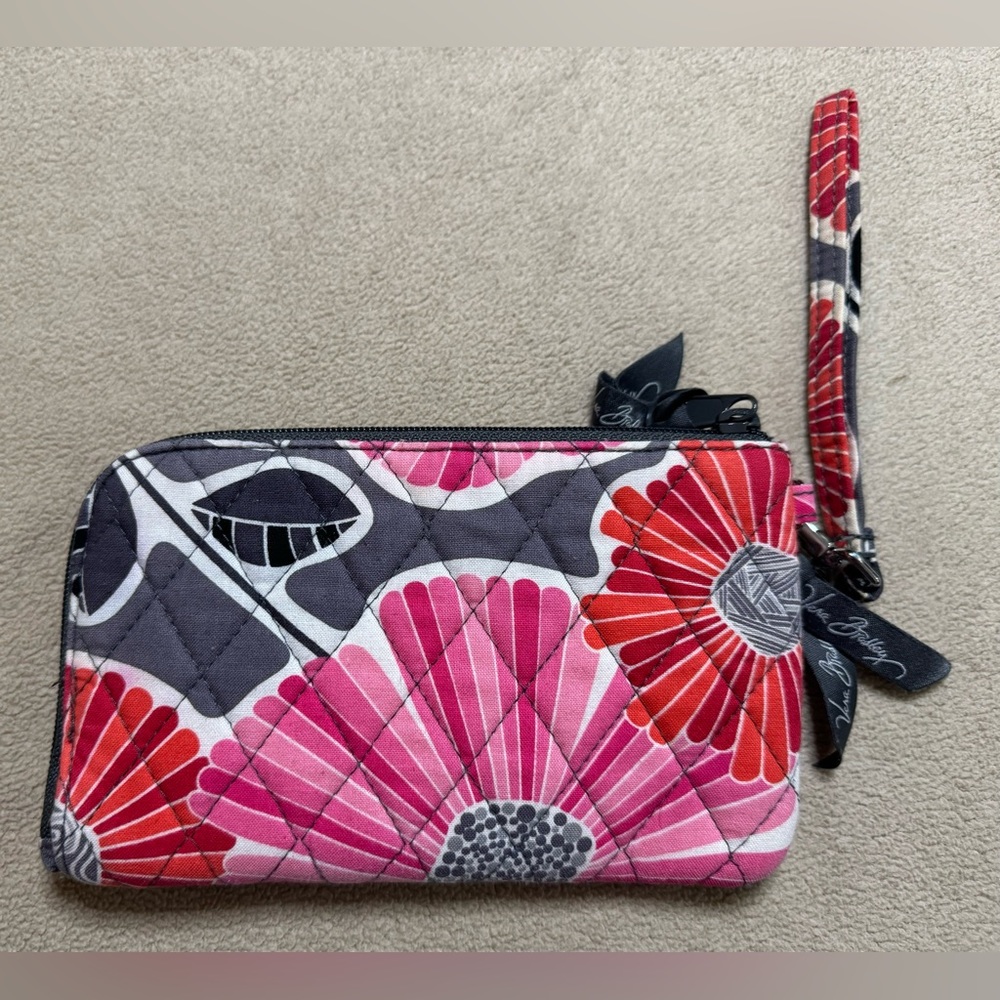 EUC Vera Bradley | Grey and Pink Floral Wristlet
